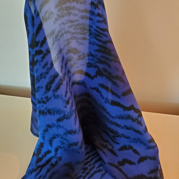 Aritzia Central Park West 100% silk shirt - Picture 3 of 11